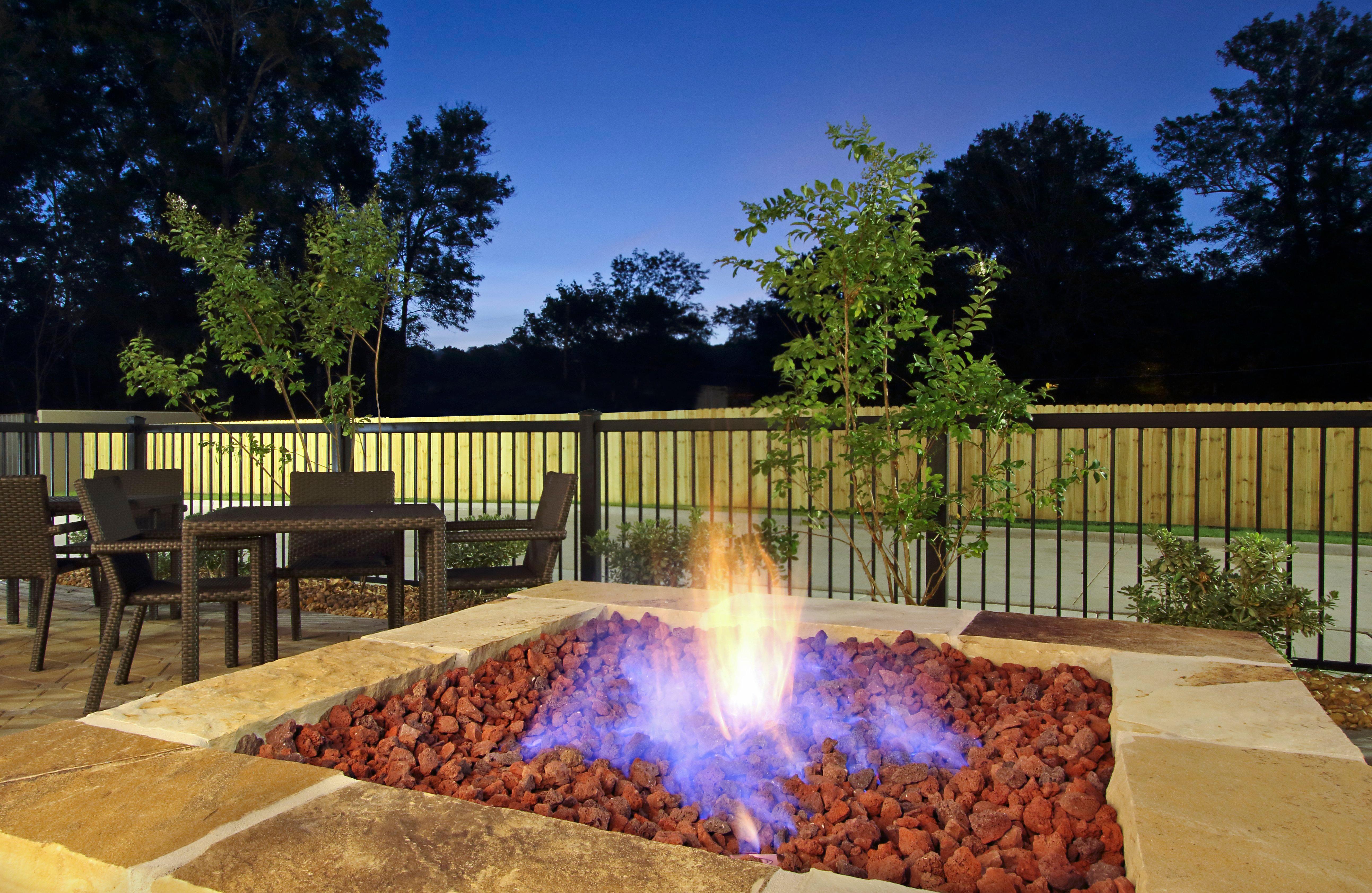 Holiday Inn Express & Suites Columbus North By Ihg Exterior foto