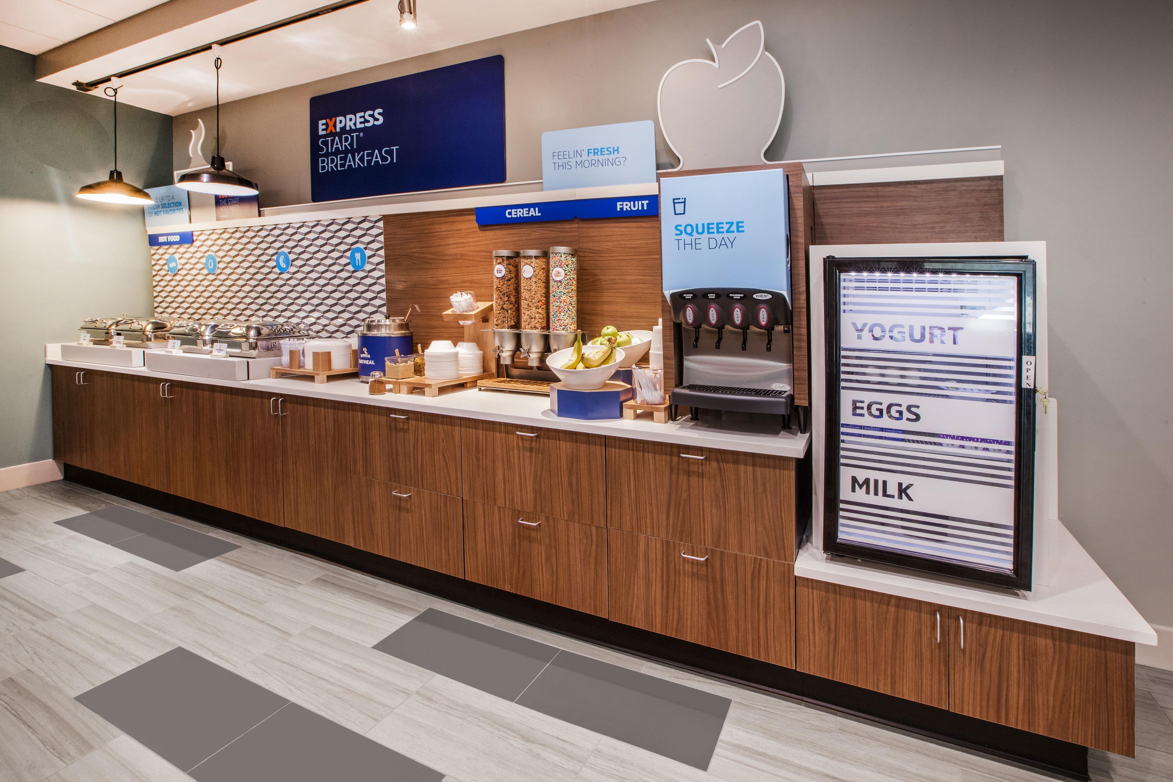 Holiday Inn Express & Suites Columbus North By Ihg Exterior foto