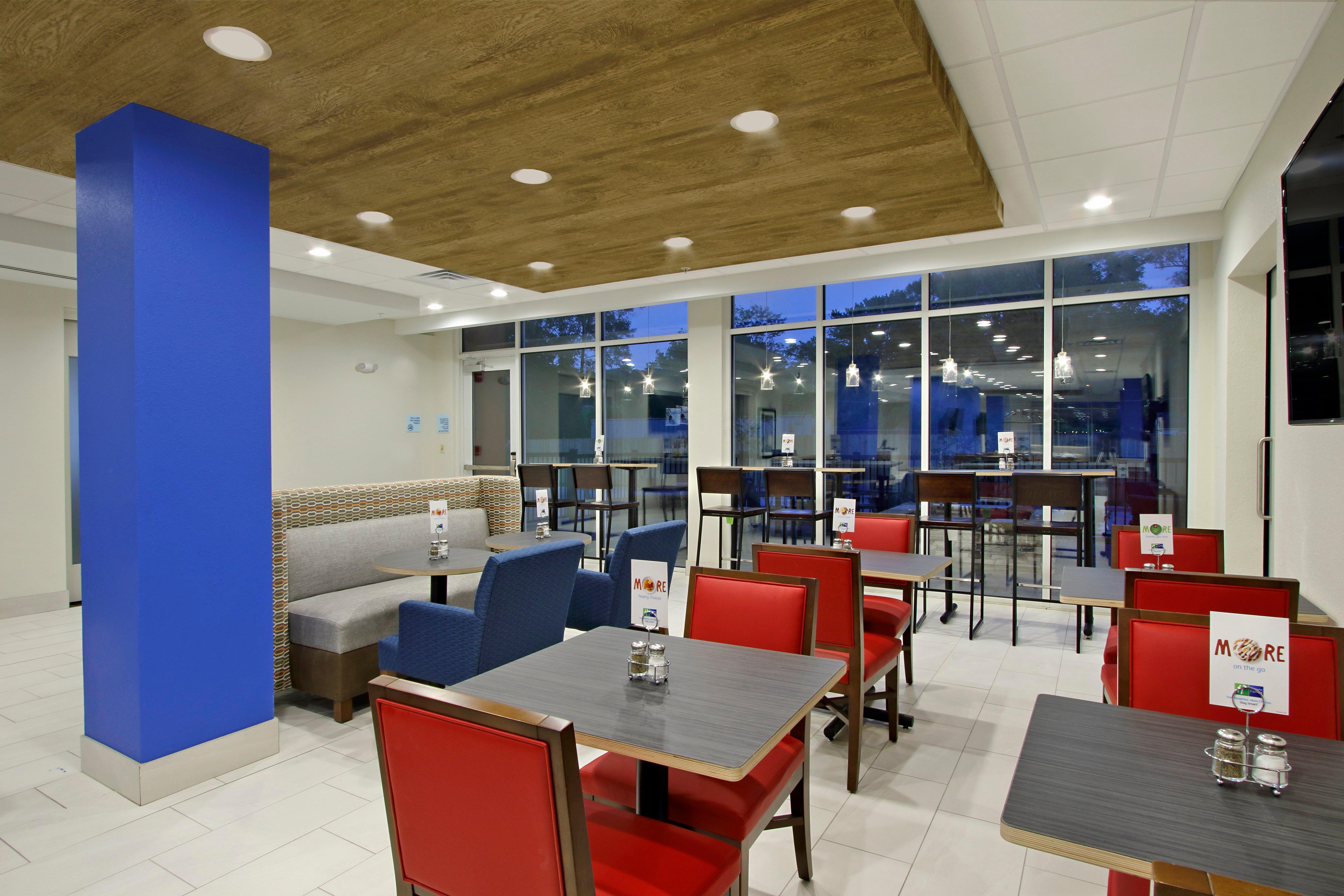 Holiday Inn Express & Suites Columbus North By Ihg Exterior foto